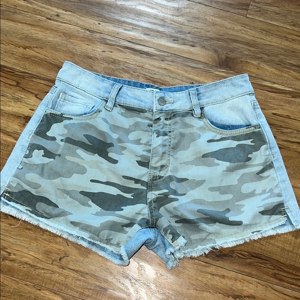 Rachel Paige Gray Camo and Blue Jean Shorts with Distressed Hem Size Medium
